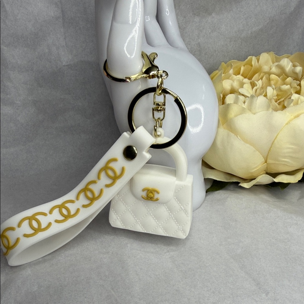 White and Gold Key & Card Holder - Picture 5 of 5